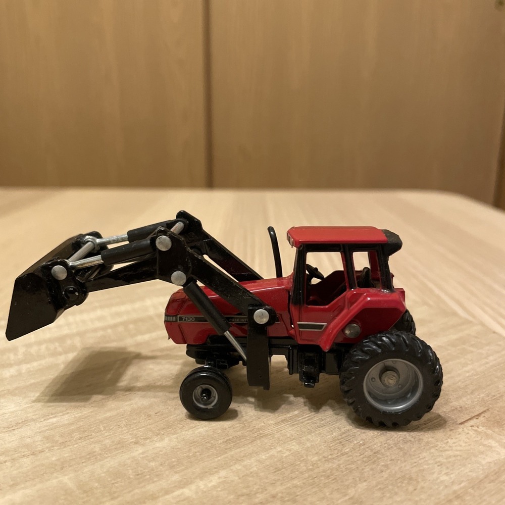 ERTL Case IH 7130 Magnum Tractor 1/64 Diecast Red Farm Toy Front Loader Cab